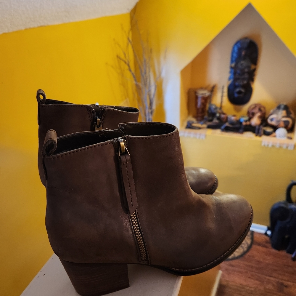 Blondo Vegas Waterproof Bootie - Picture 9 of 9